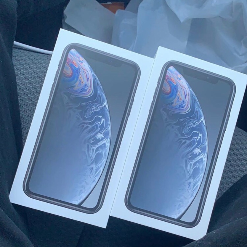 iPhone XS Max brand new in the box carrier of chi
